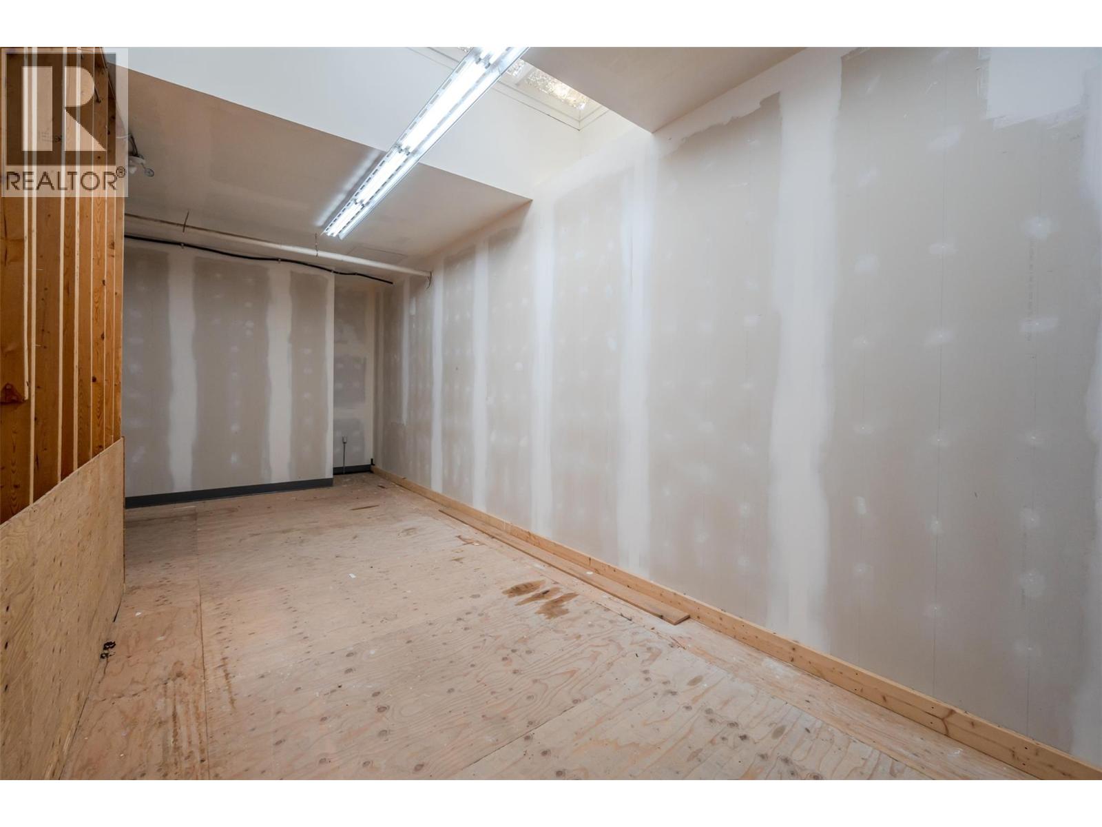  402 Industrial Avenue East, Penticton