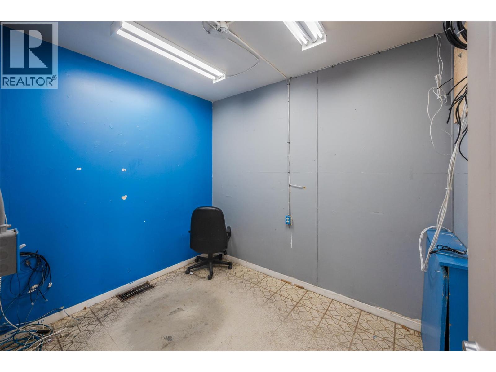  402 Industrial Avenue East, Penticton