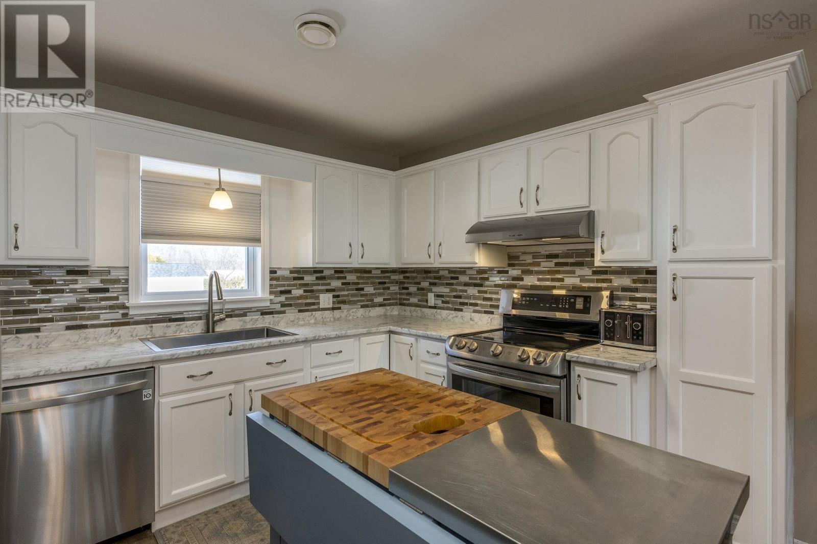 Property 41 of 49 of 152B Orchard Street W