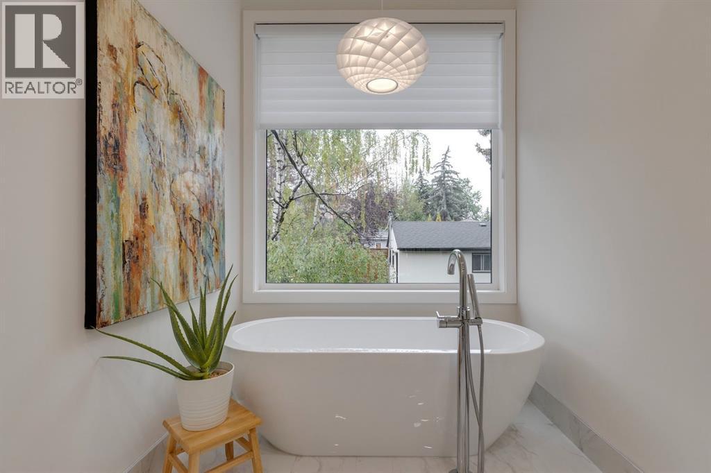 Single Family House for Sale in  Hamilton Street NW St Andrews Heights Calgary 