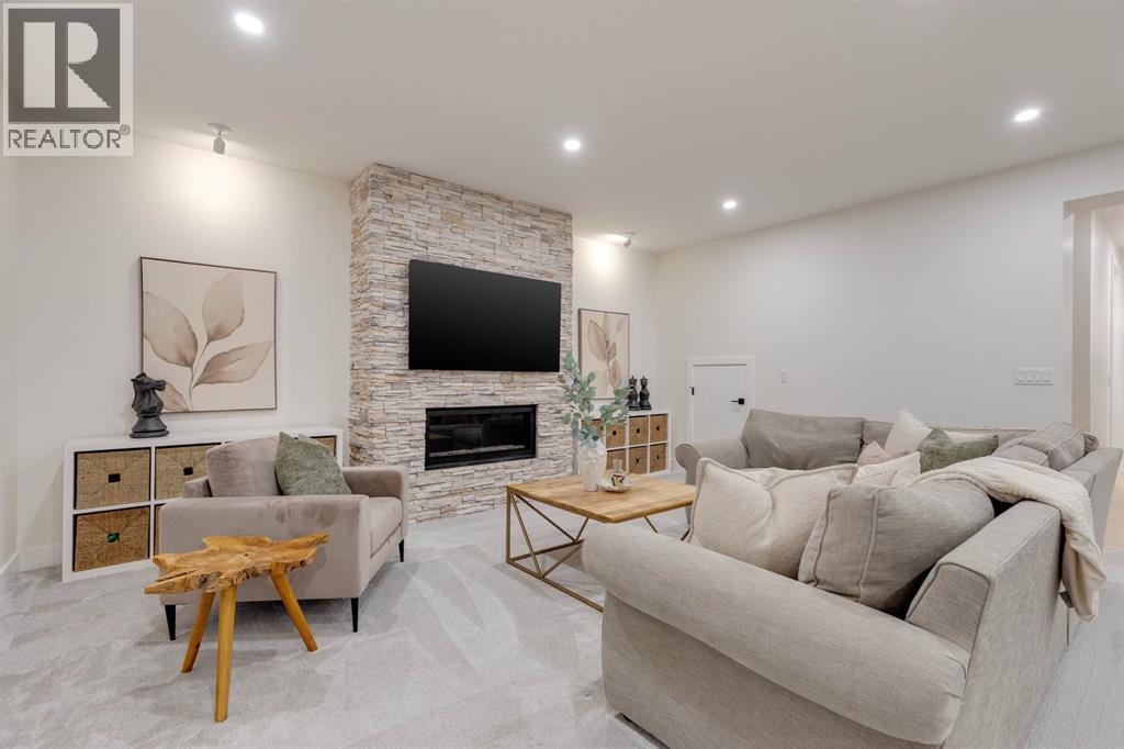 Single Family House for Sale in  Hamilton Street NW St Andrews Heights Calgary 