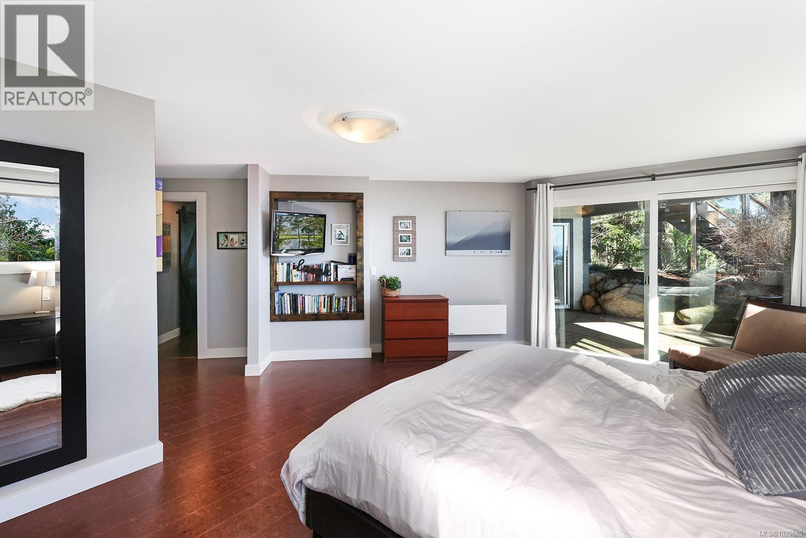 5862 ALDERGROVE DR - 35