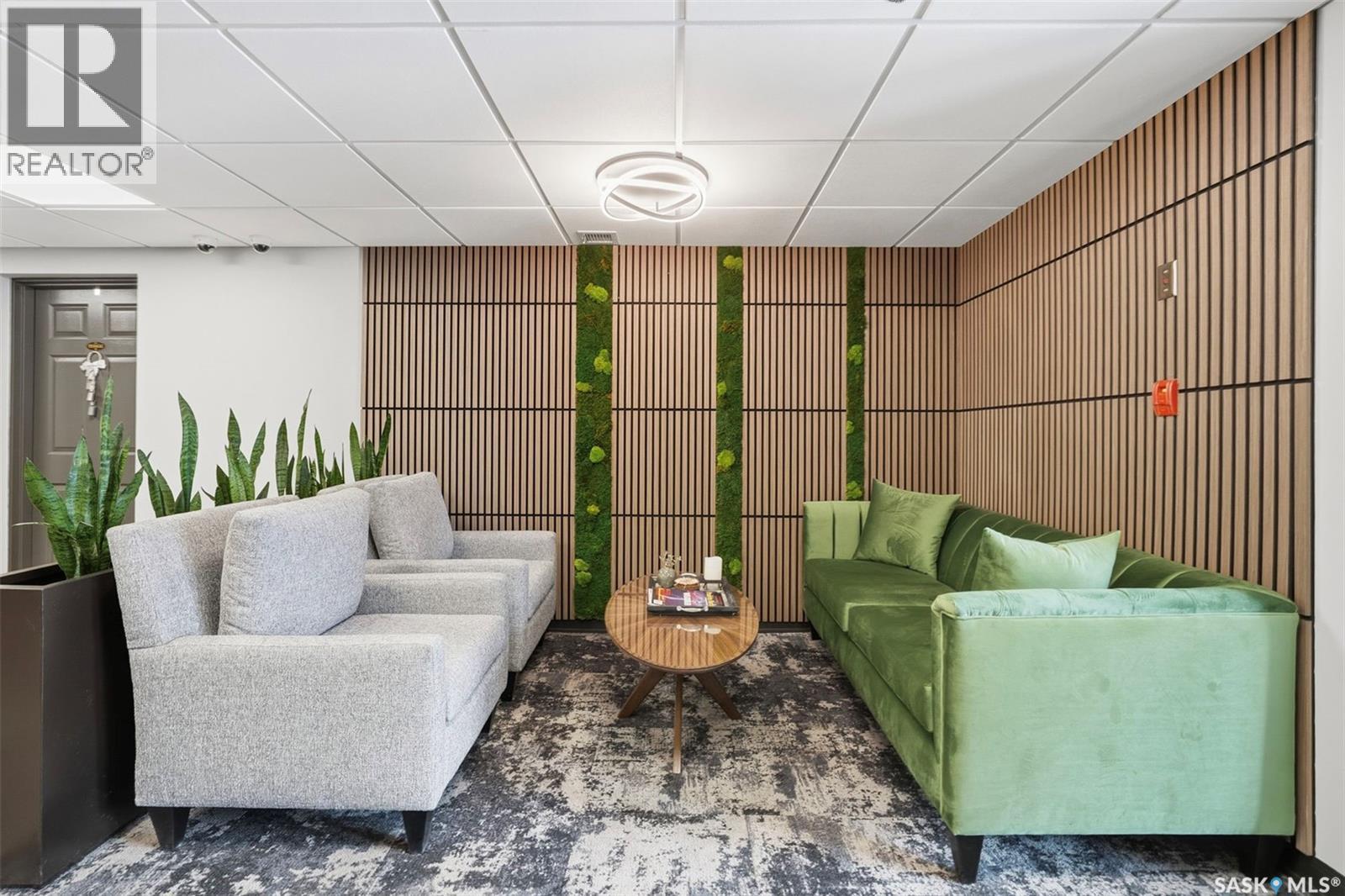 #104 717 VICTORIA AVENUE - 24