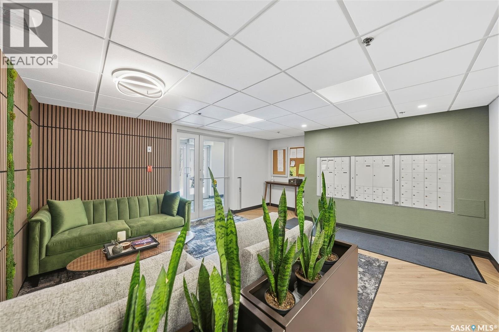 #104 717 VICTORIA AVENUE - 25