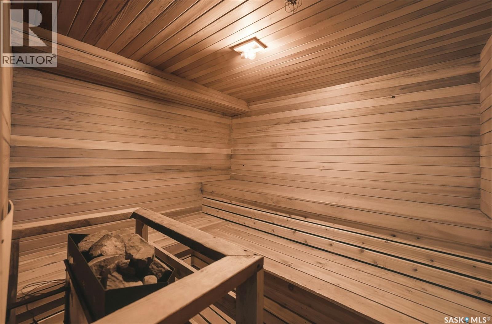 #104 717 VICTORIA AVENUE - 28