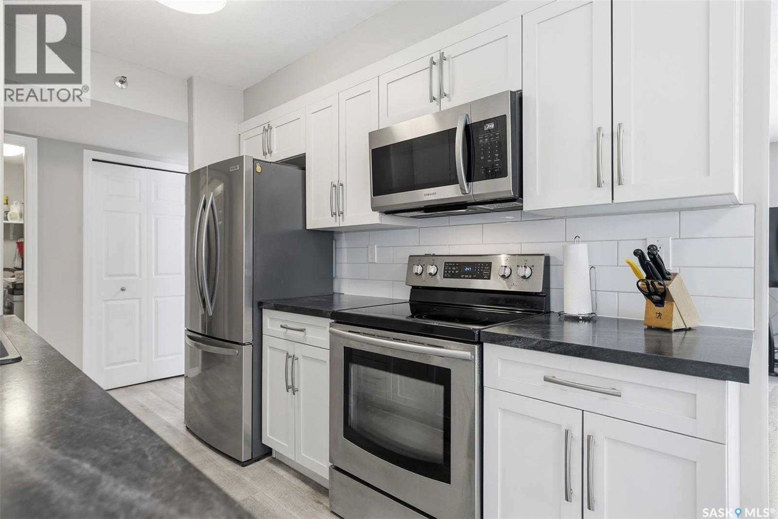 #104 717 VICTORIA AVENUE - 4