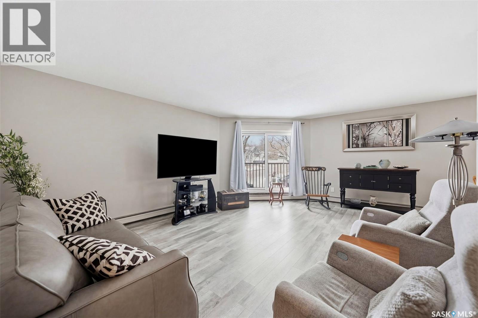 #104 717 VICTORIA AVENUE - 9