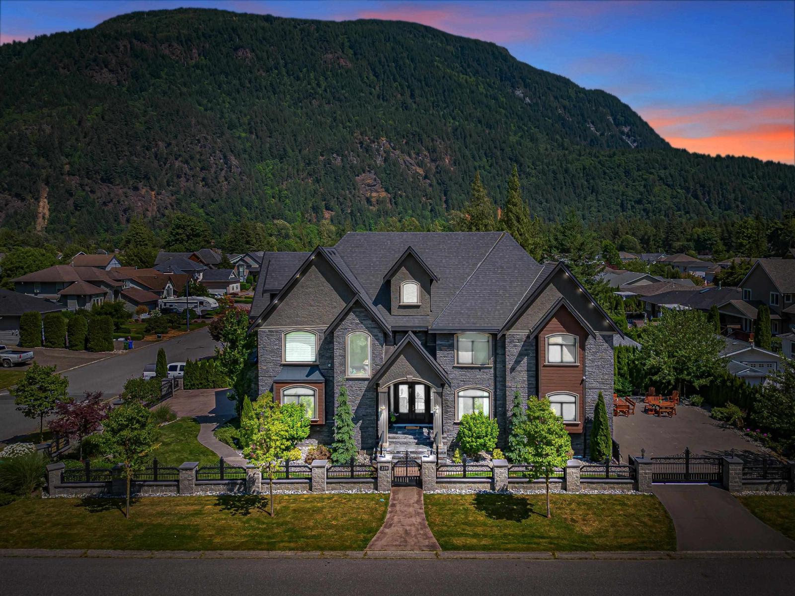 220 BALSAM AVENUE, Harrison Hot Springs, Harrison Hot Springs