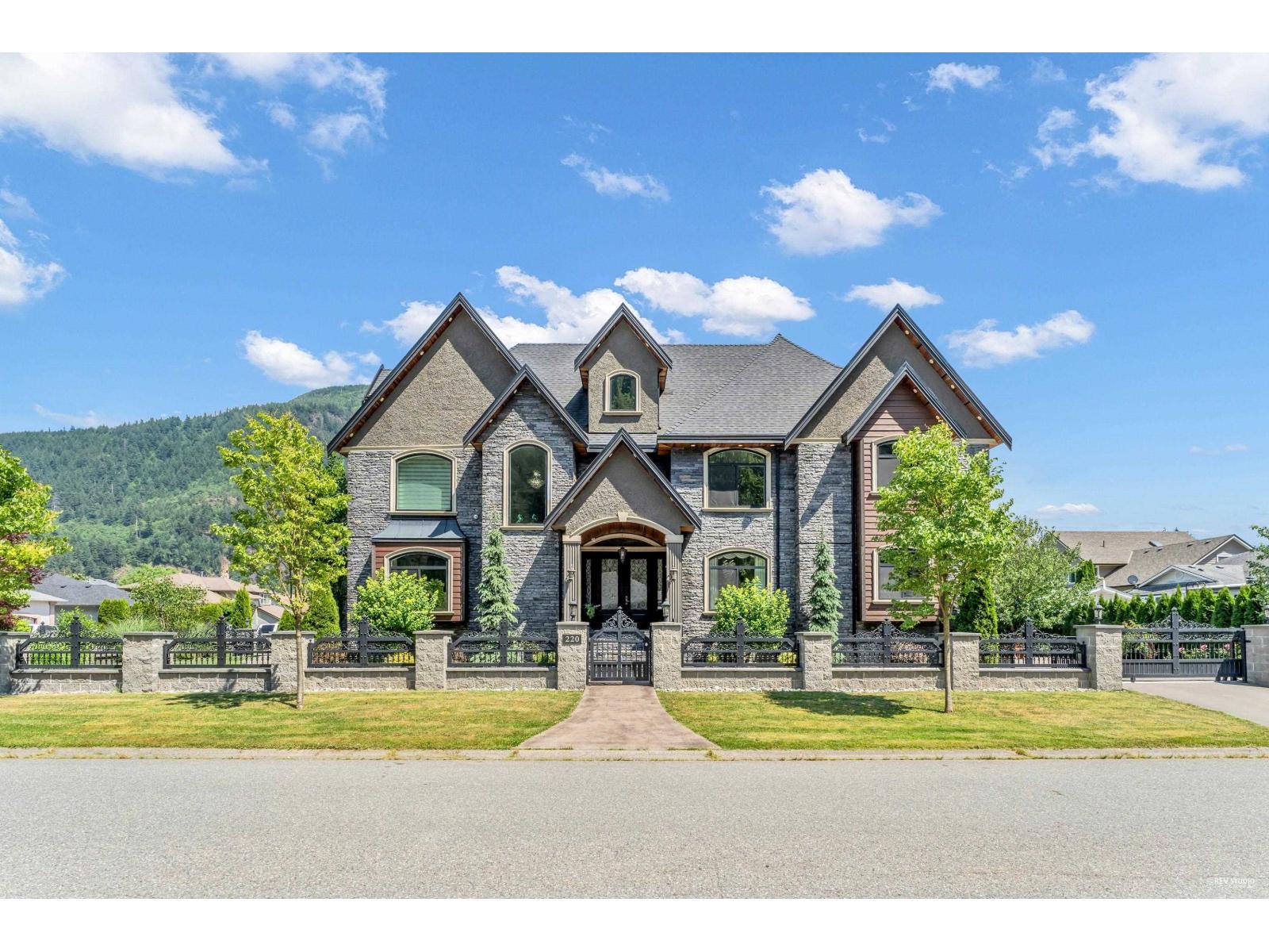 220 BALSAM AVENUE, Harrison Hot Springs, Harrison Hot Springs