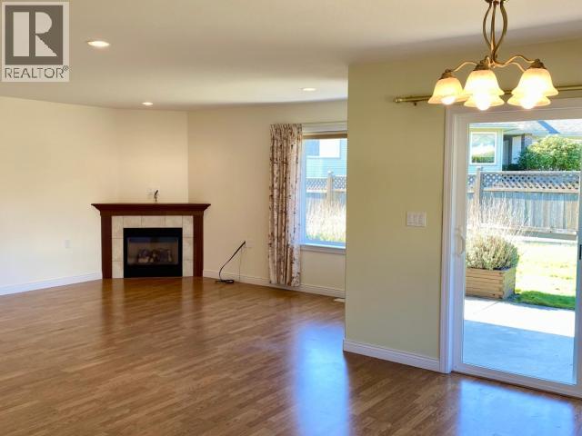 #12 4897 ONTARIO AVE - 15