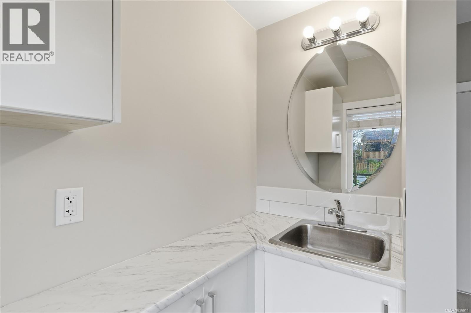 #100 253 VICTORIA RD - 11