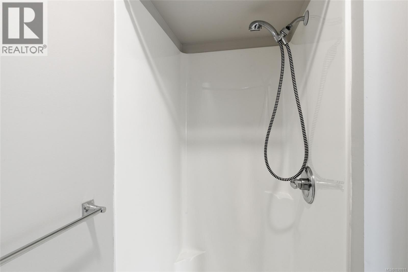 #100 253 VICTORIA RD - 12