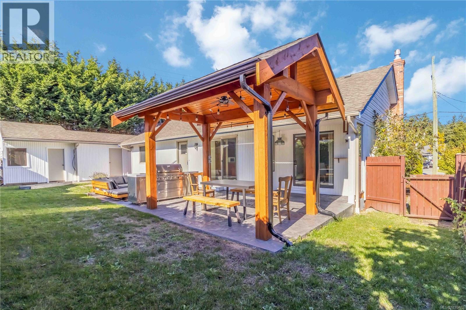  711 Miller Avenue, Saanich