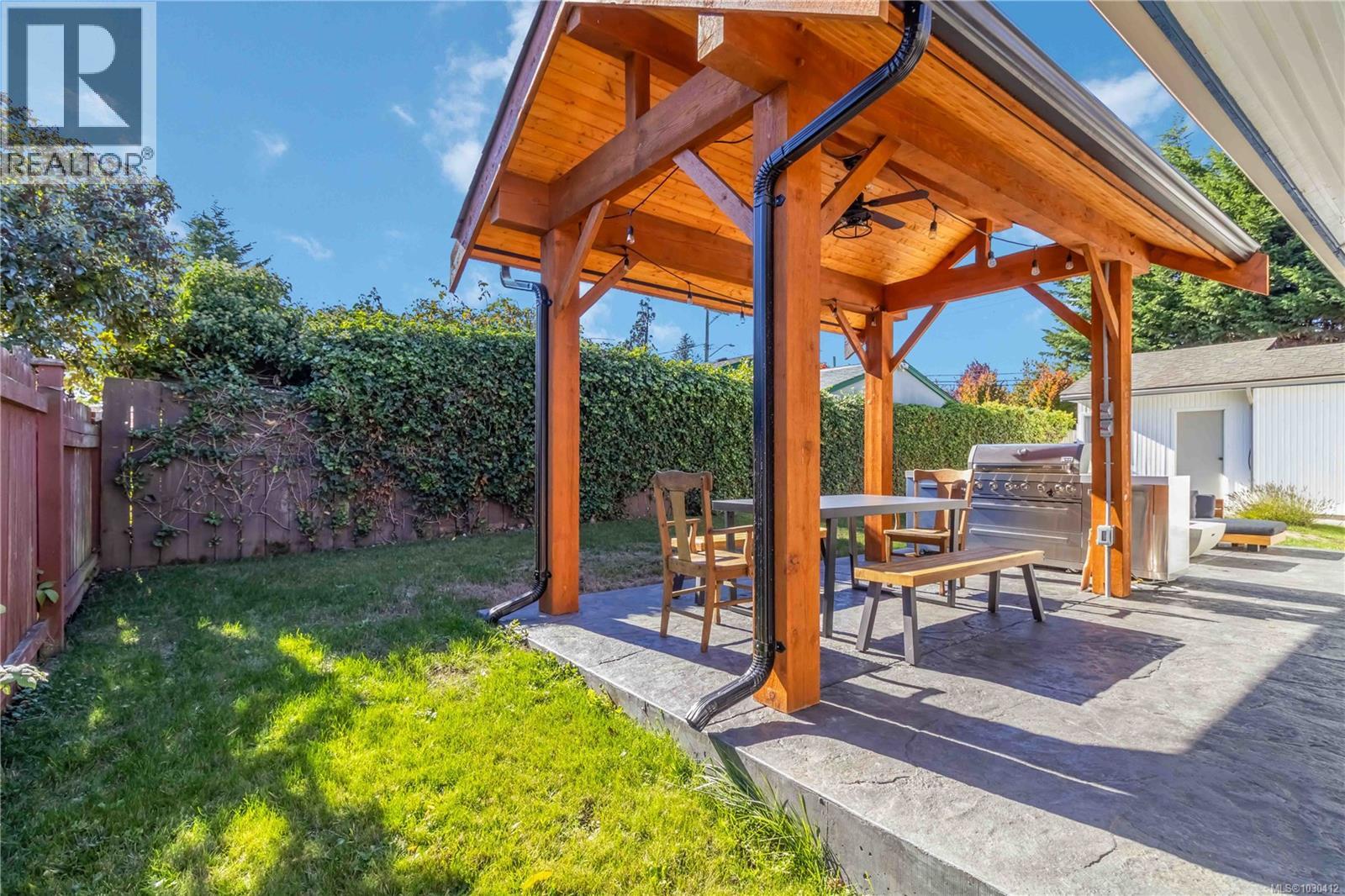  711 Miller Avenue, Saanich