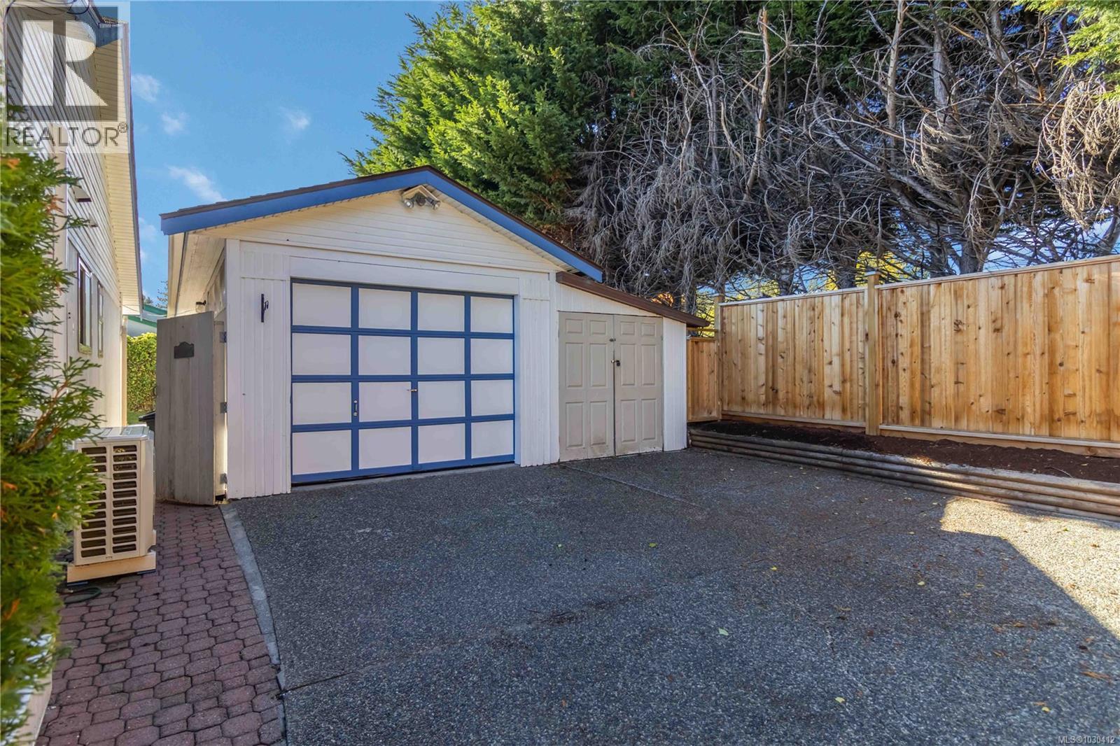  711 Miller Avenue, Saanich