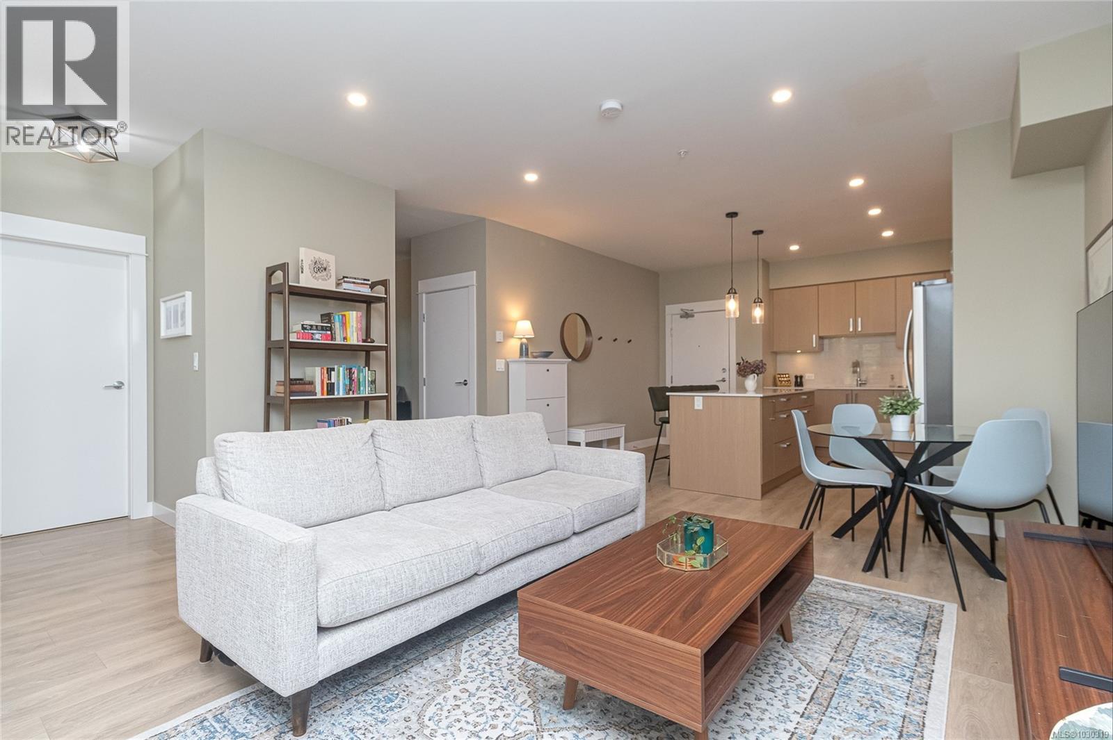 303 290 Wilfert Road, View Royal