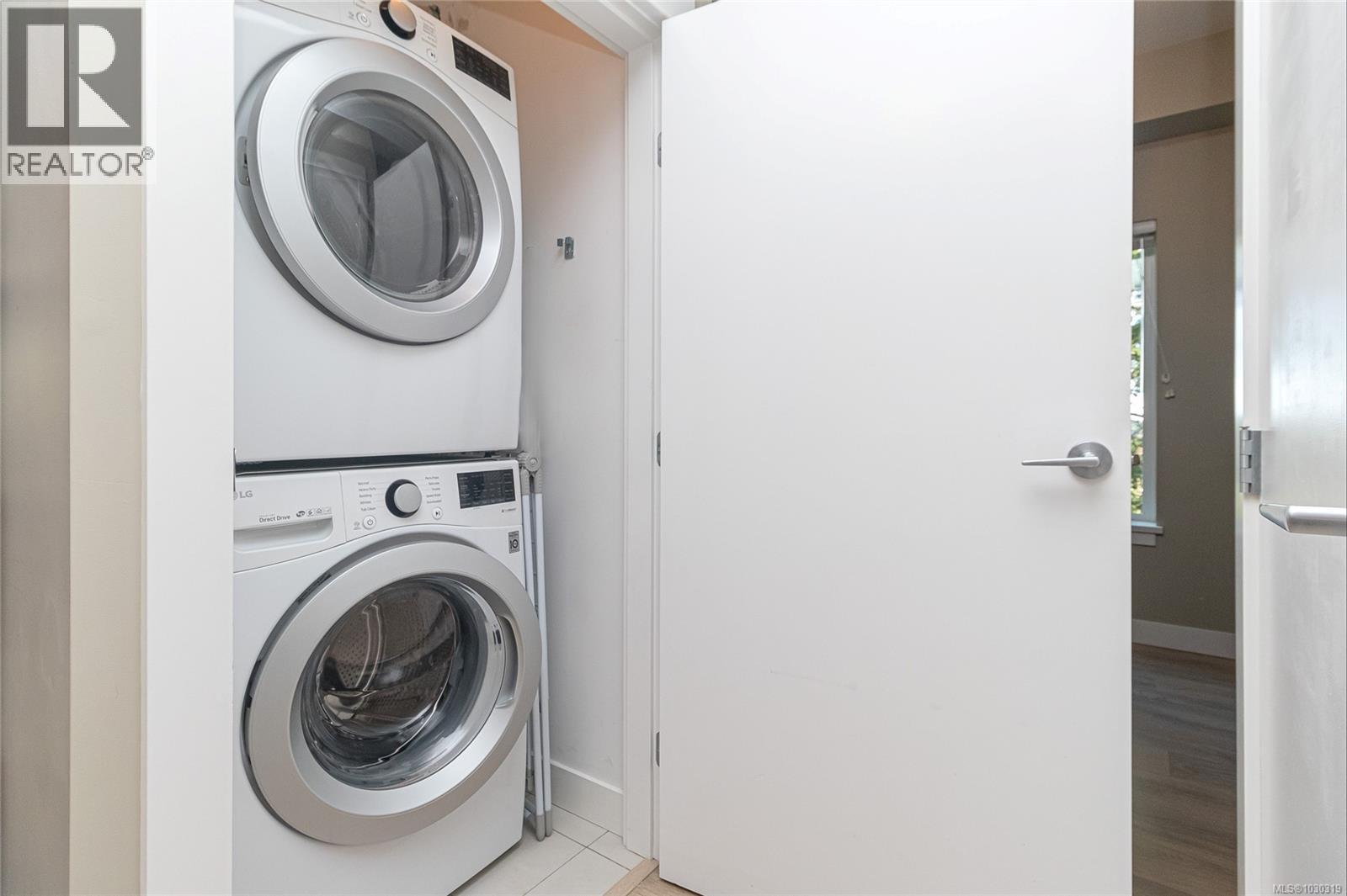 303 290 Wilfert Road, View Royal