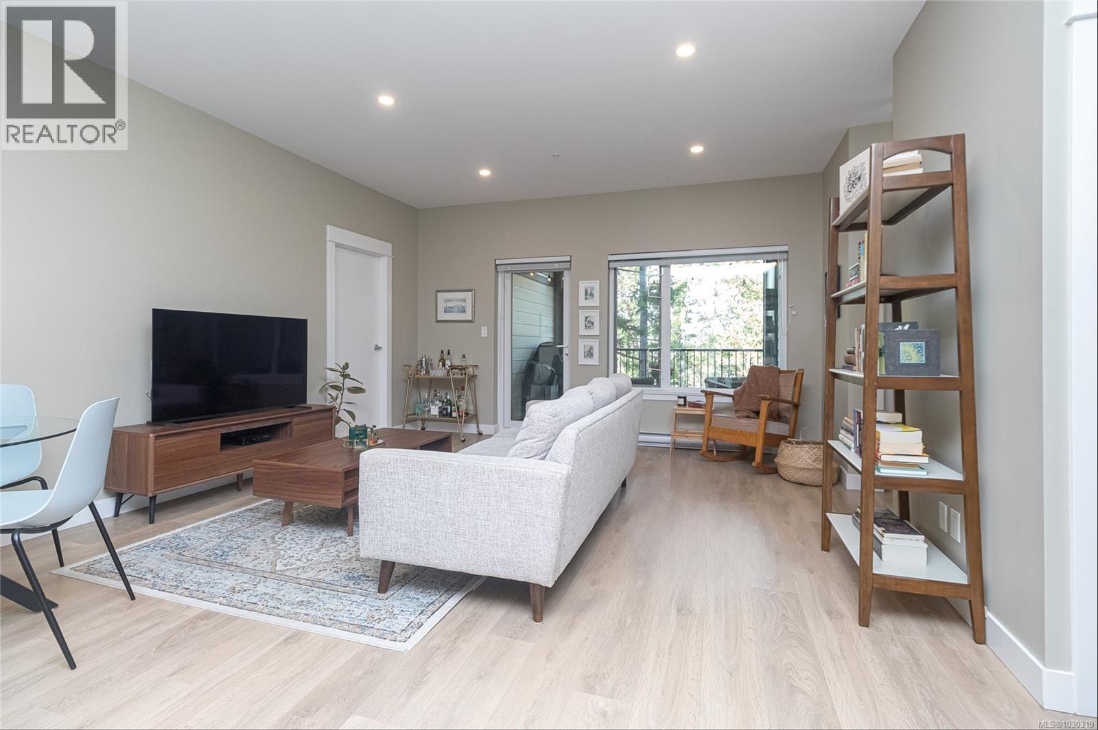 303 290 Wilfert Road, View Royal