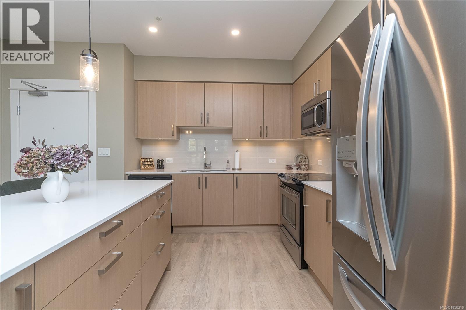 303 290 Wilfert Road, View Royal