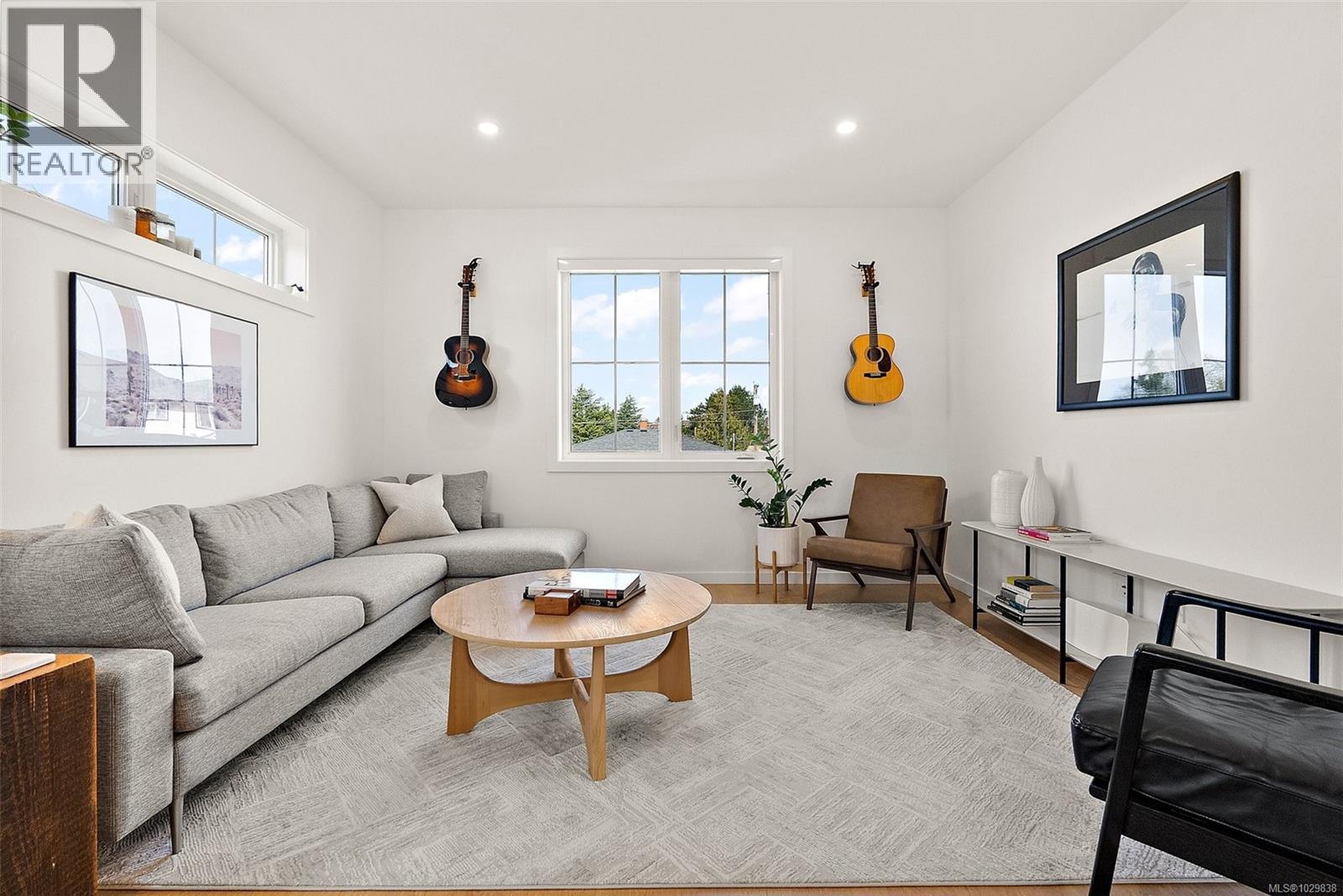 #TH19 3450 WHITTIER AVE - 11