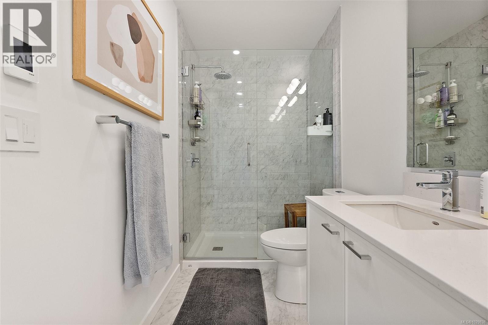 #TH19 3450 WHITTIER AVE - 14