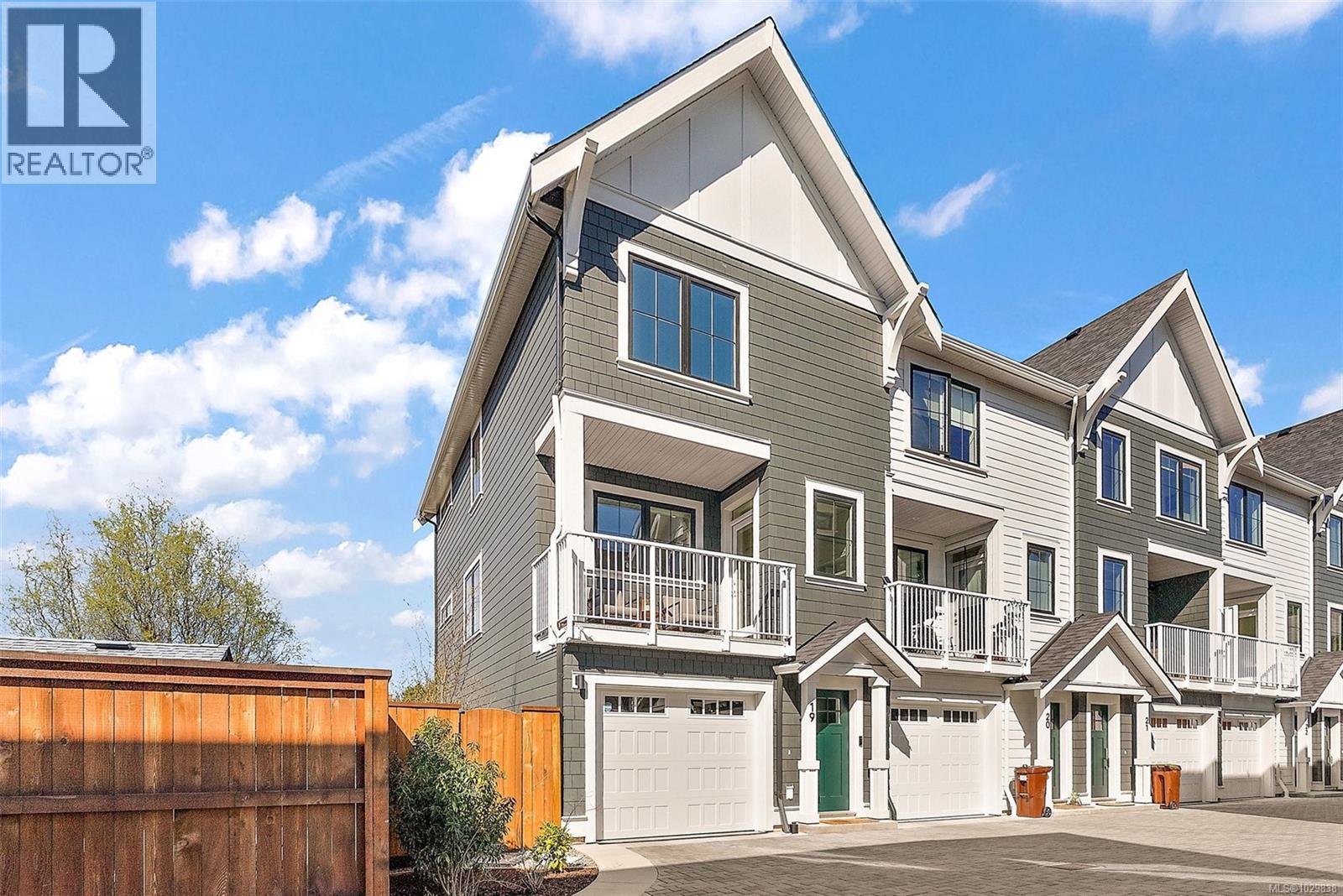 #TH19 3450 WHITTIER AVE - Image 2