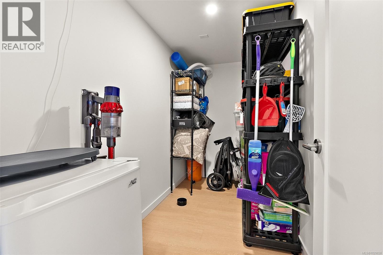 #TH19 3450 WHITTIER AVE - 29