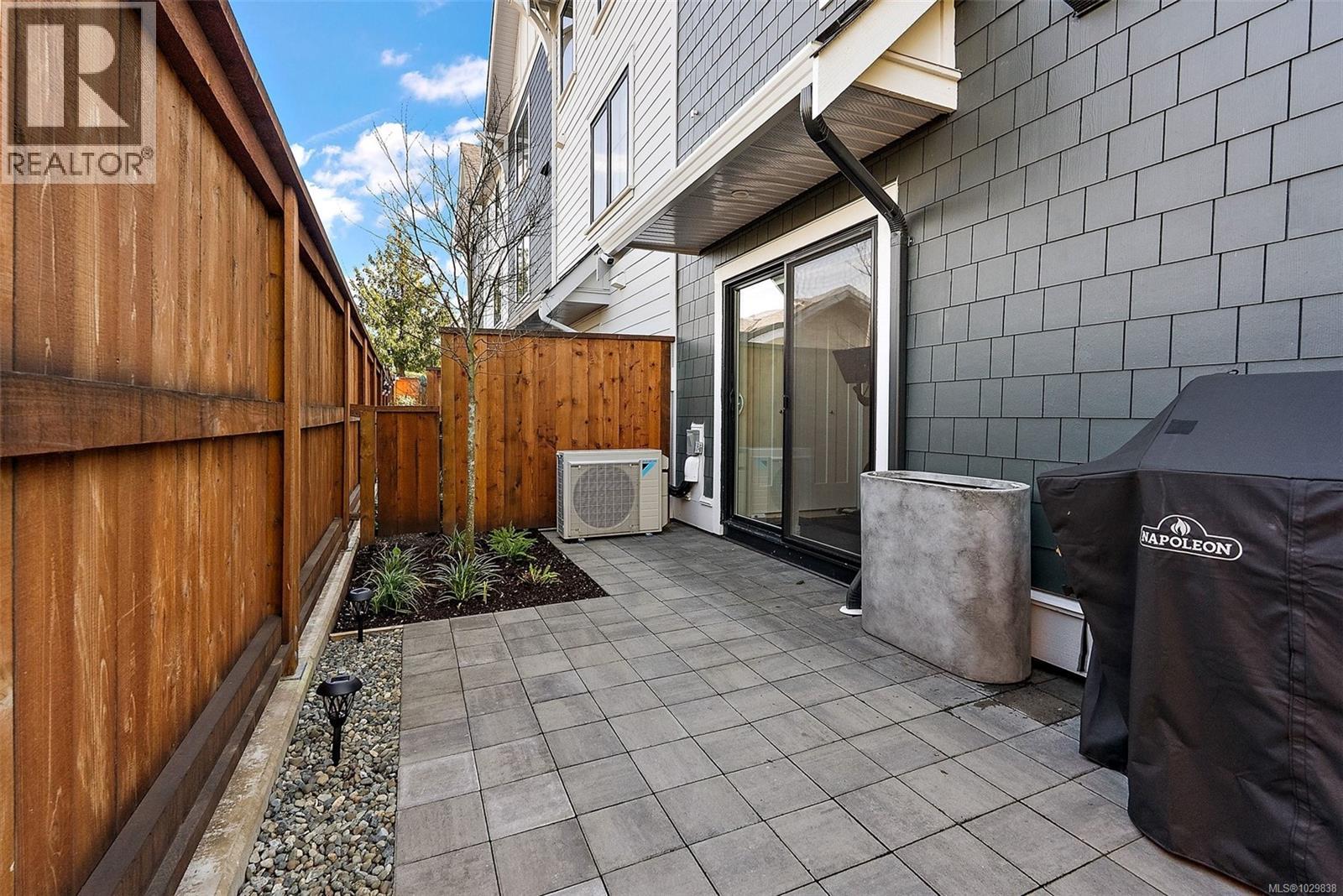 #TH19 3450 WHITTIER AVE - 34