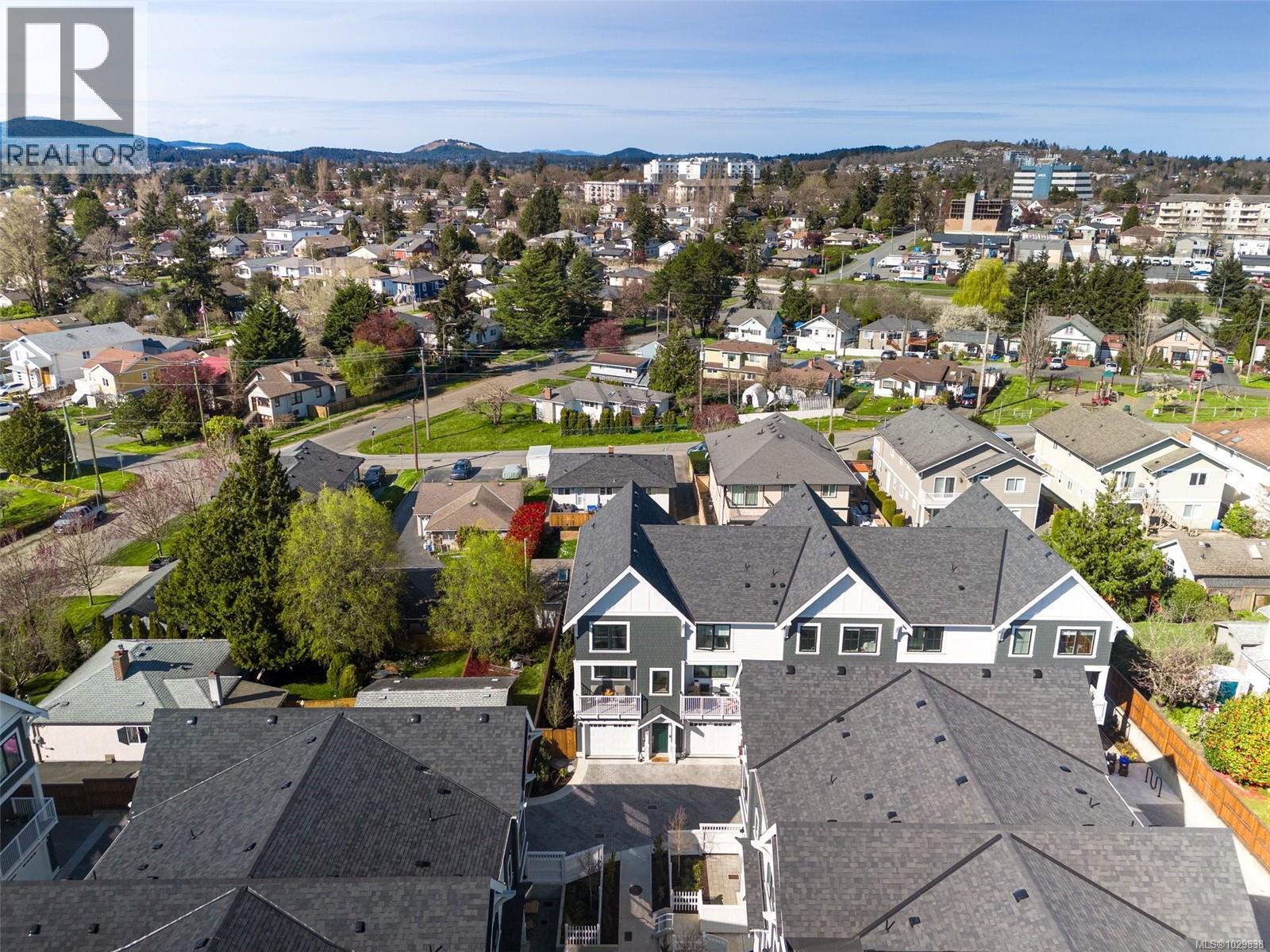 #TH19 3450 WHITTIER AVE - 35