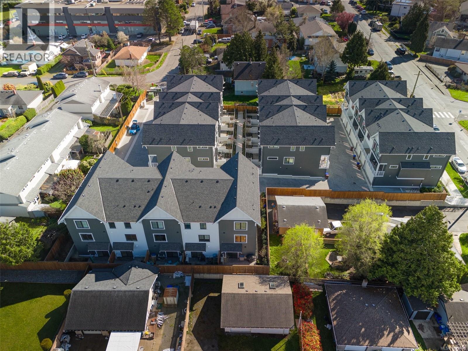 #TH19 3450 WHITTIER AVE - 38