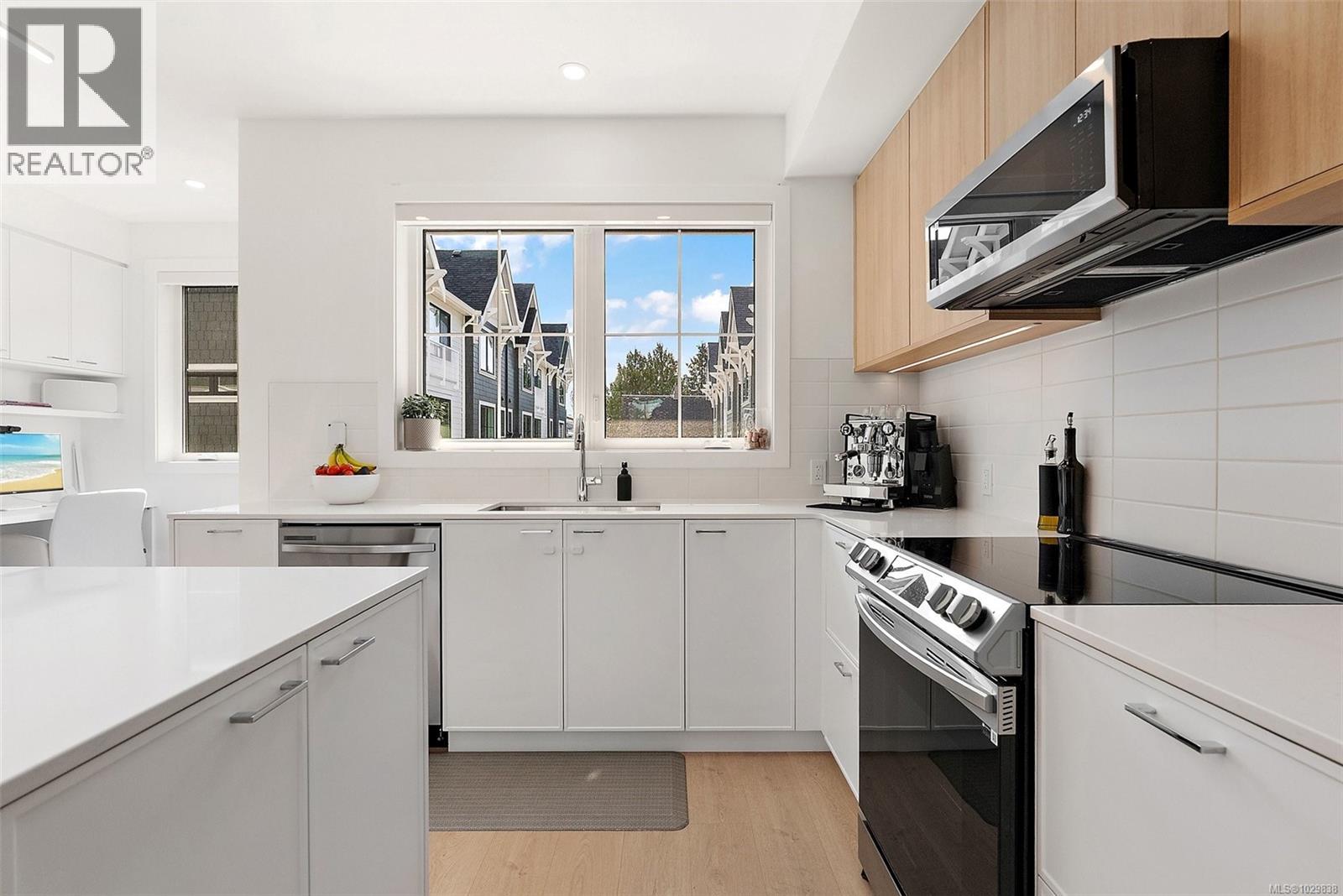 #TH19 3450 WHITTIER AVE - 6