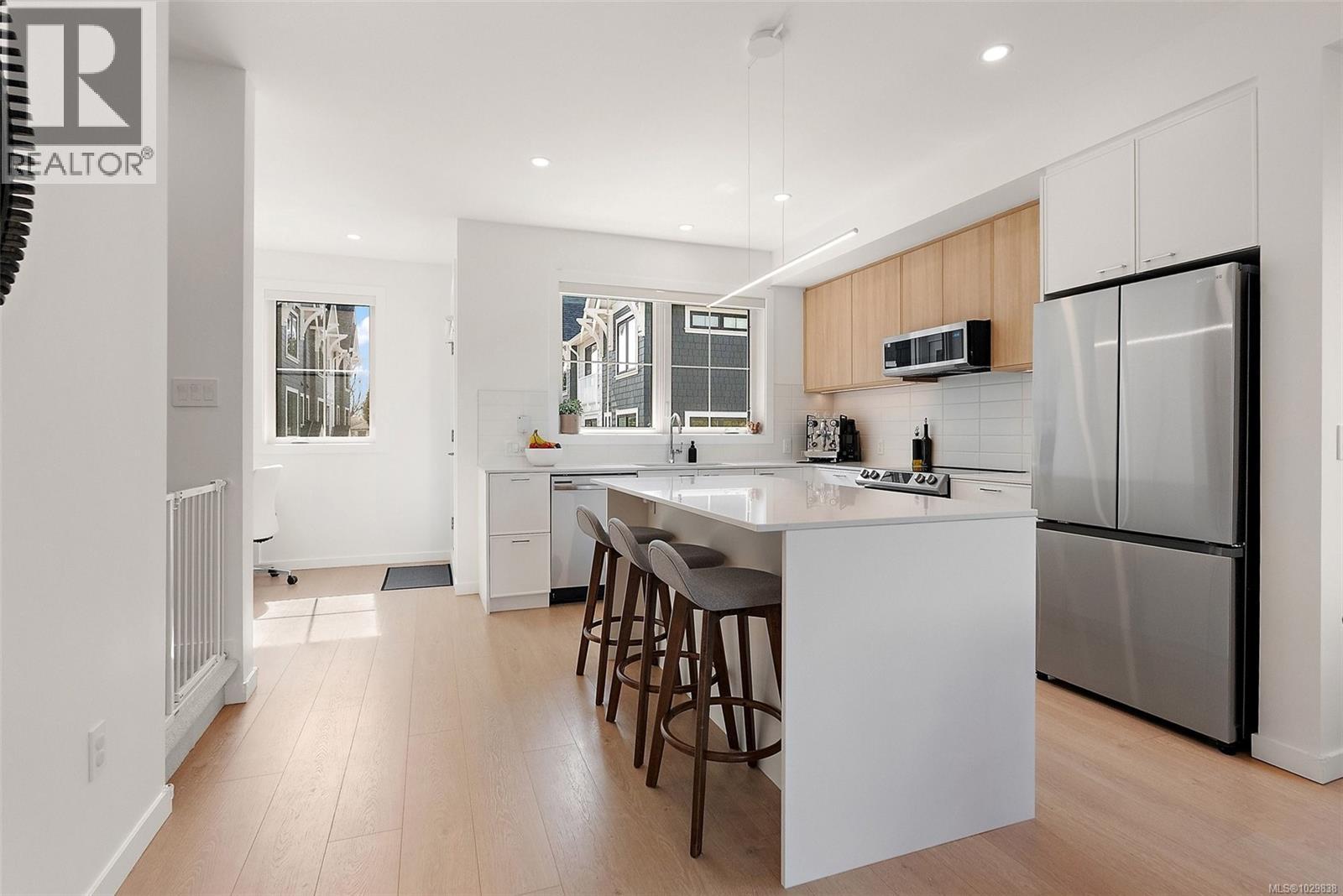 #TH19 3450 WHITTIER AVE - 7