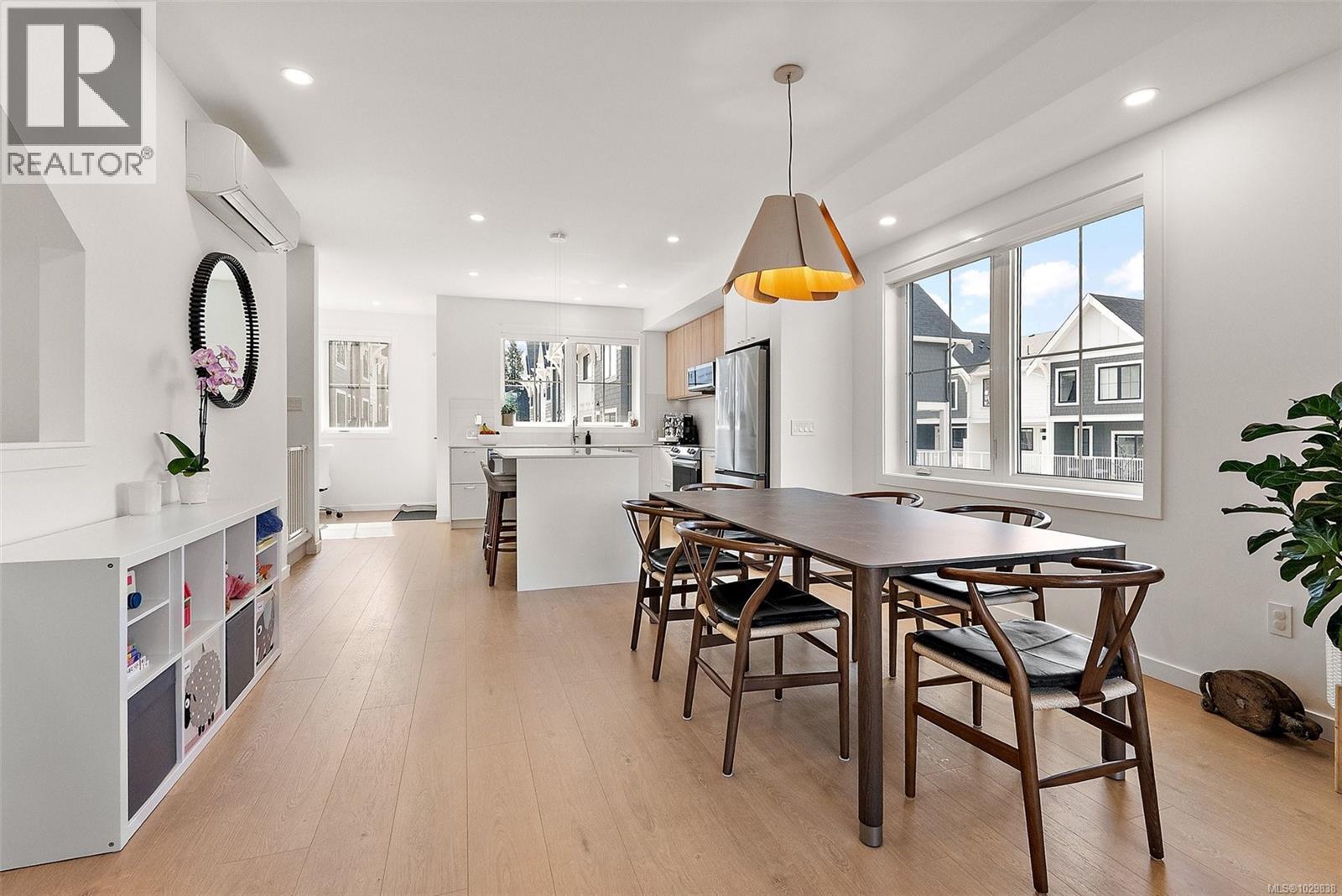 #TH19 3450 WHITTIER AVE - 9