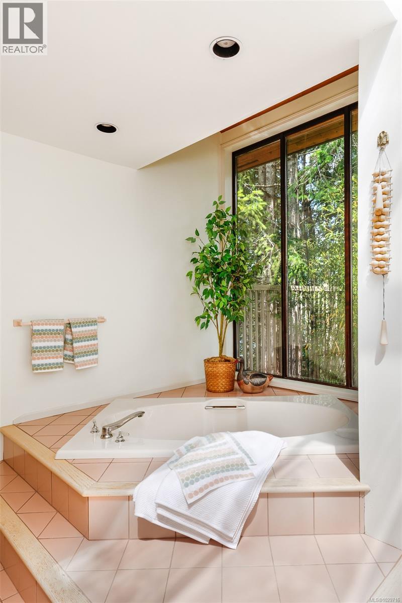 1 835 Sturdies Bay Road, Galiano Island