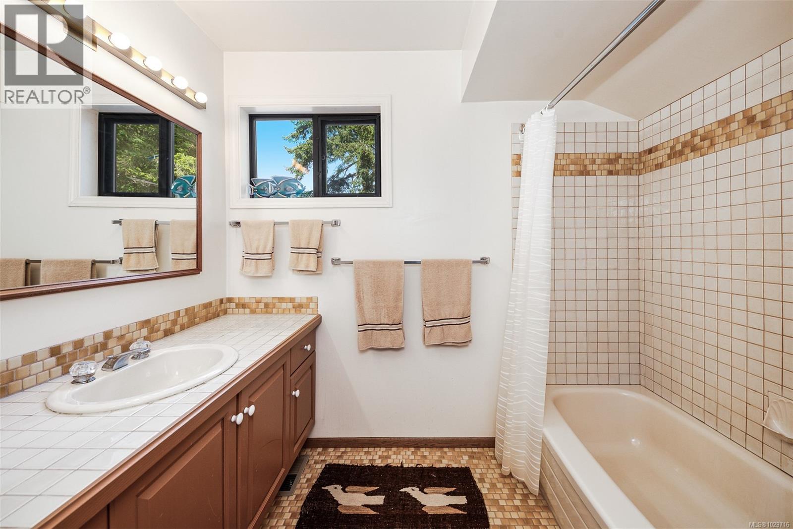 1 835 Sturdies Bay Road, Galiano Island