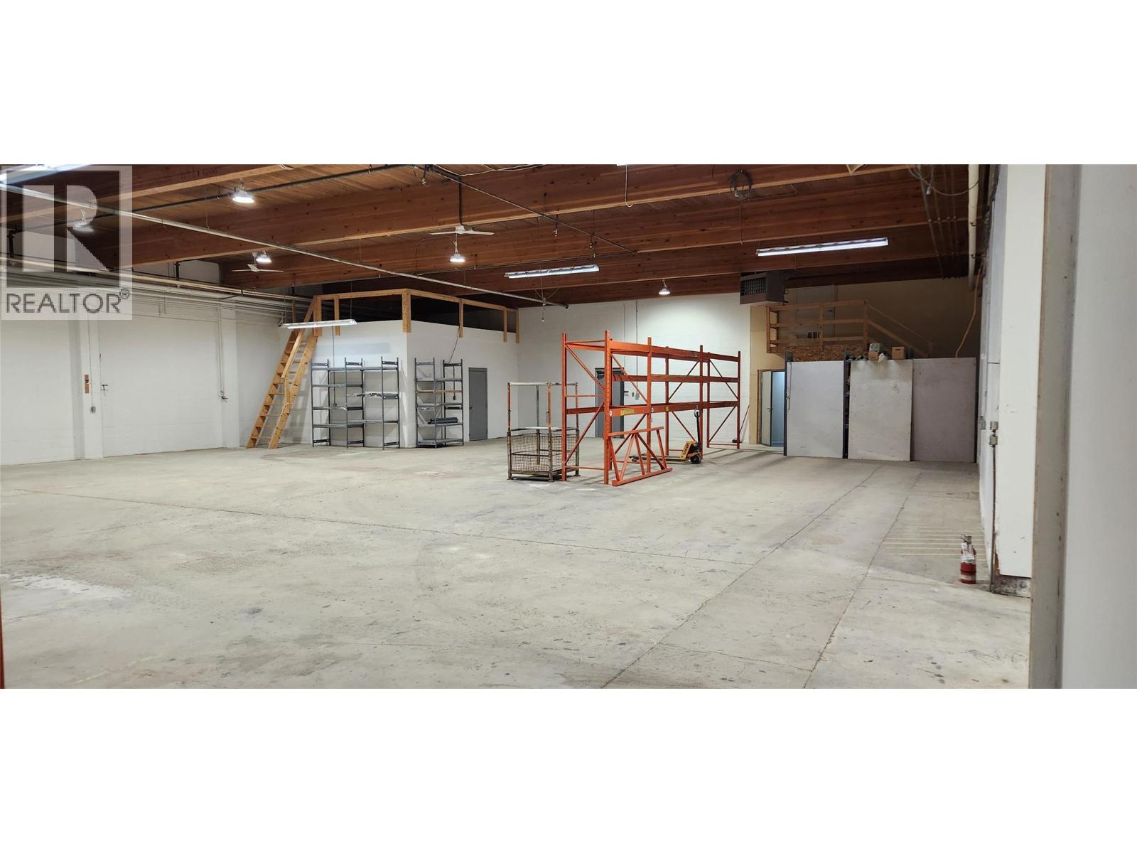 100 1219 Commercial Way, Penticton