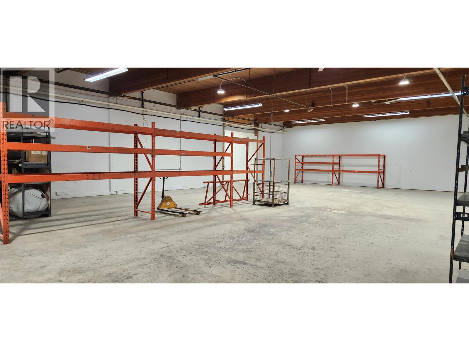 100 1219 Commercial Way, Penticton