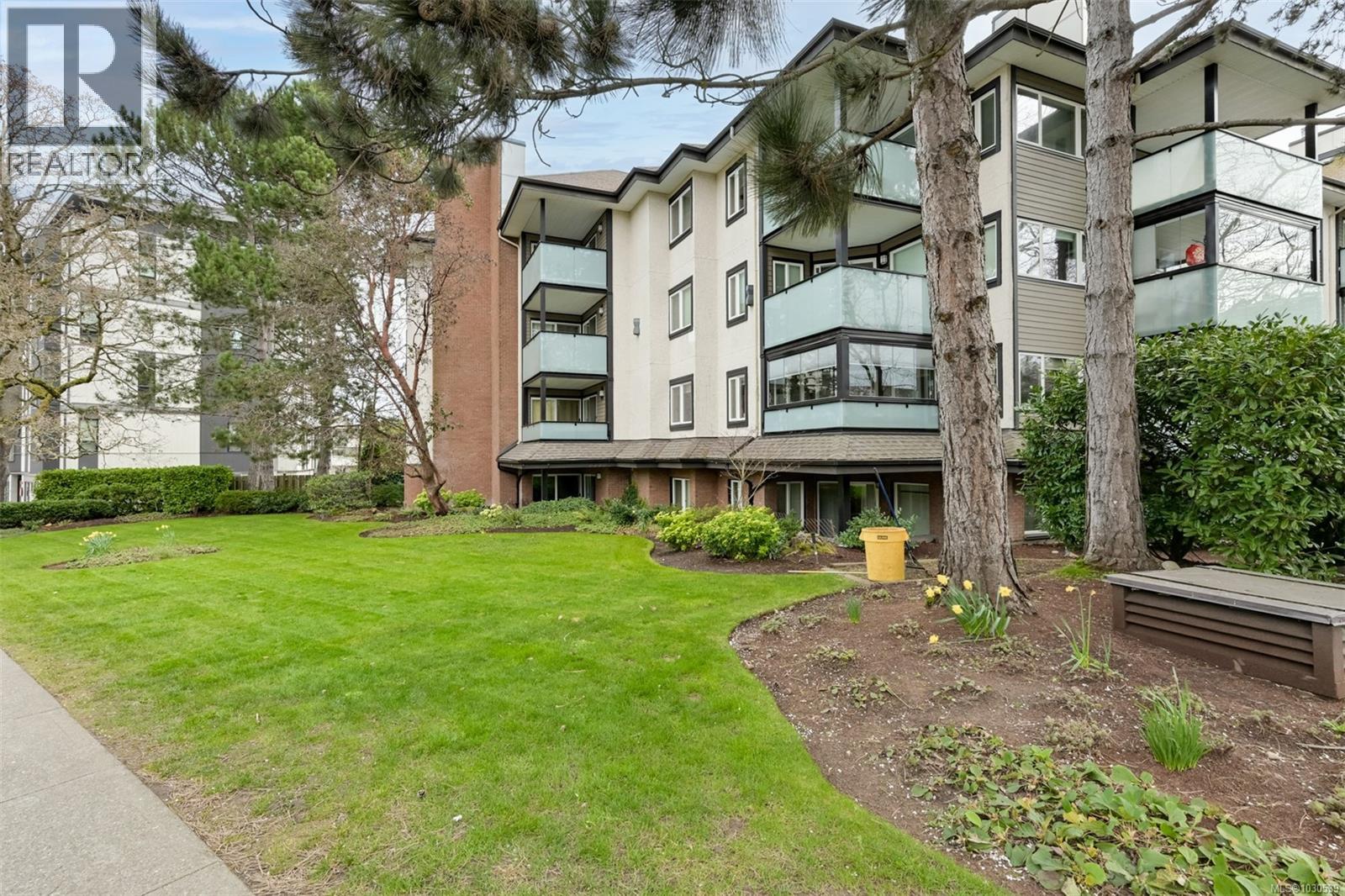 201 1619 Morrison St, Victoria