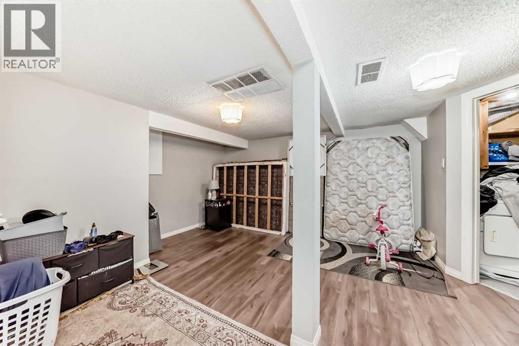 Single Family House for Sale in    Avenue SE Penbrooke Meadows Calgary 