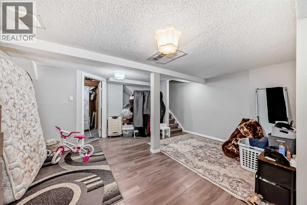 Single Family House for Sale in    Avenue SE Penbrooke Meadows Calgary 