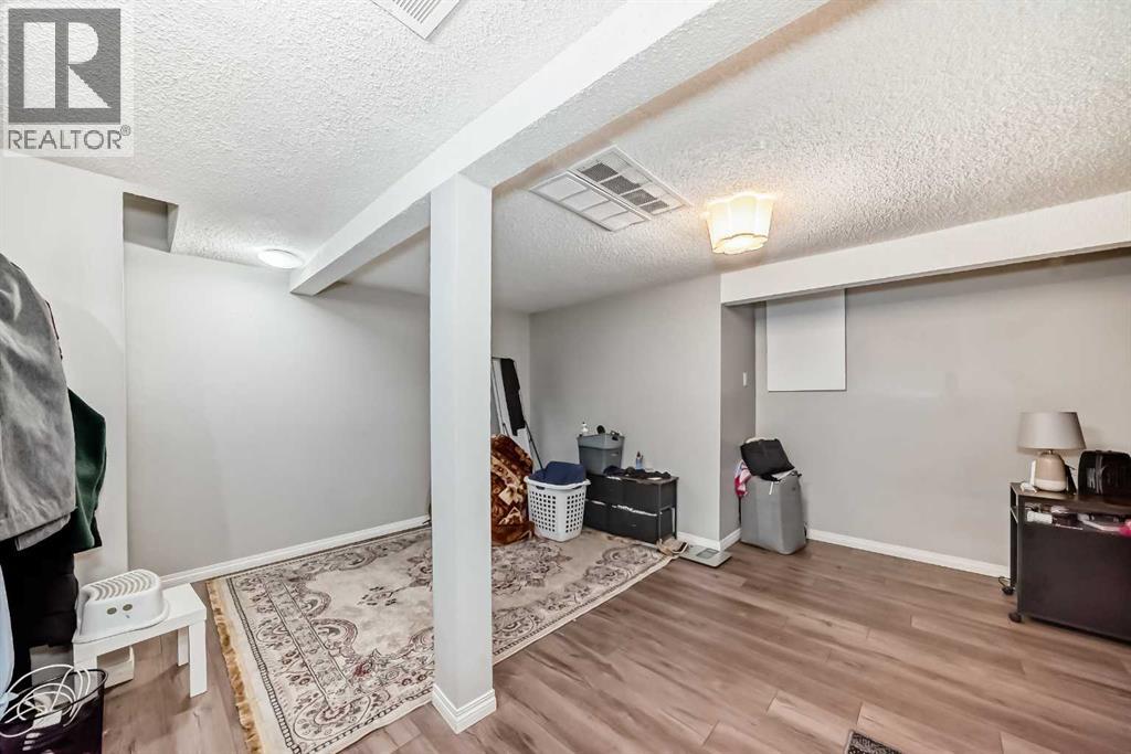 Single Family House for Sale in    Avenue SE Penbrooke Meadows Calgary 