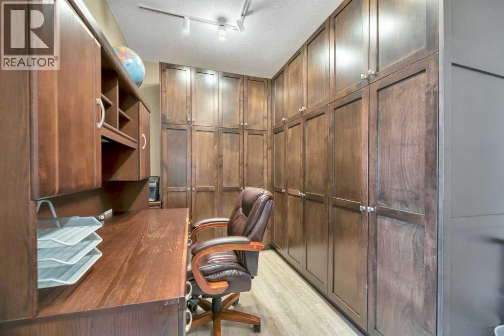 Single Family House for Sale in   Fish Creek Boulevard SW Evergreen Calgary 