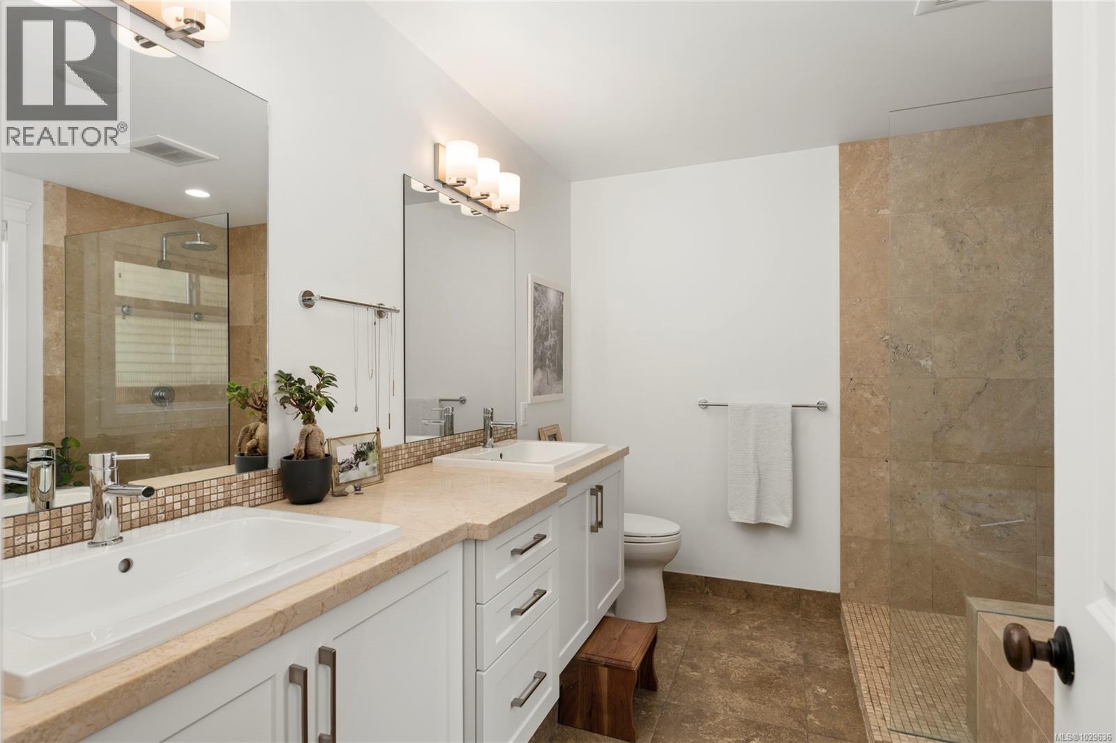 789 MEMORIAL AVE - 26