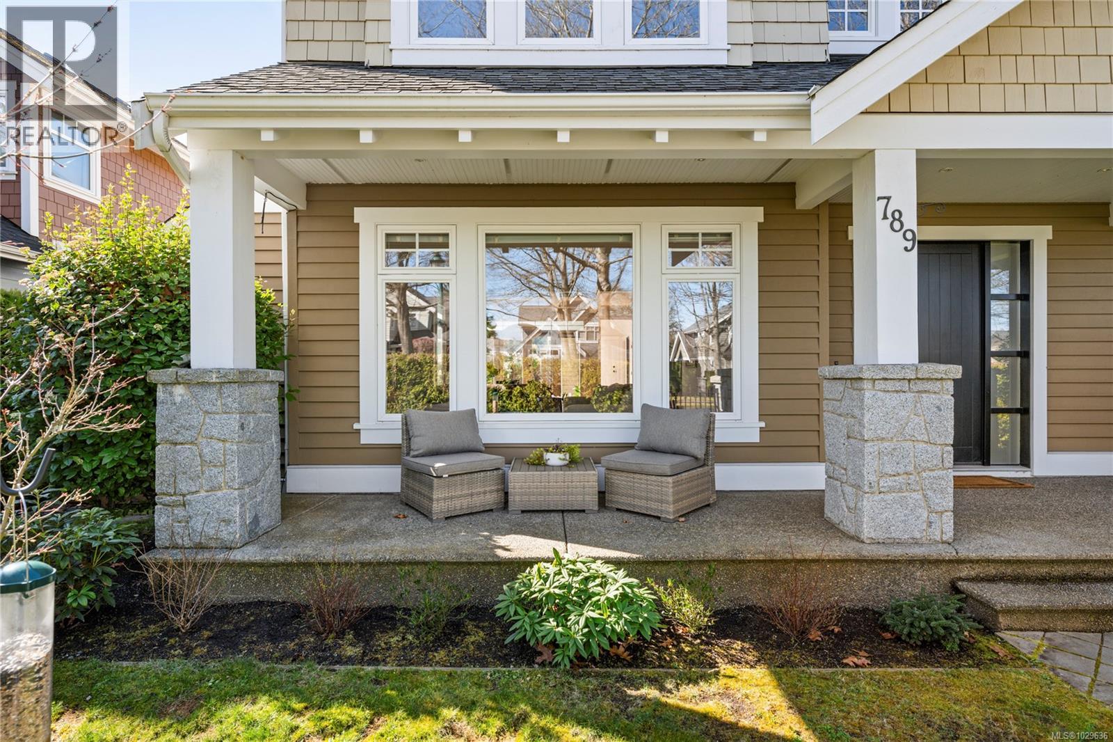 789 MEMORIAL AVE - 5