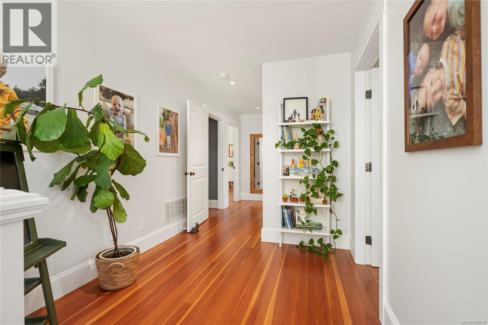 789 MEMORIAL AVE - 22