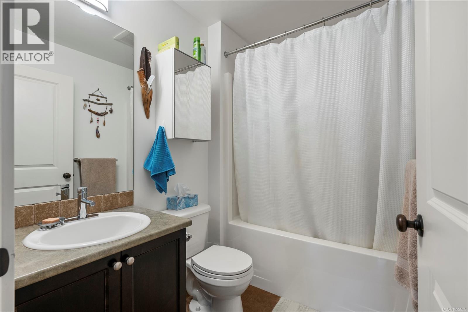 789 MEMORIAL AVE - 52