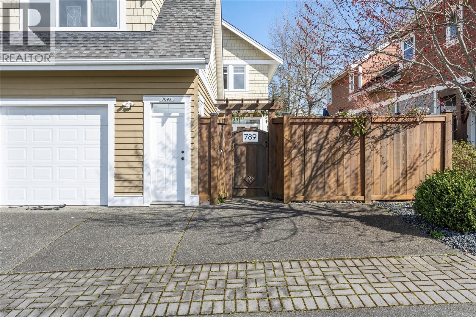 789 MEMORIAL AVE - 37