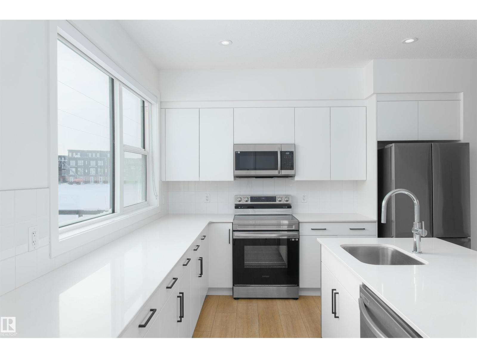 #4 5 RONDEAU DR - 7