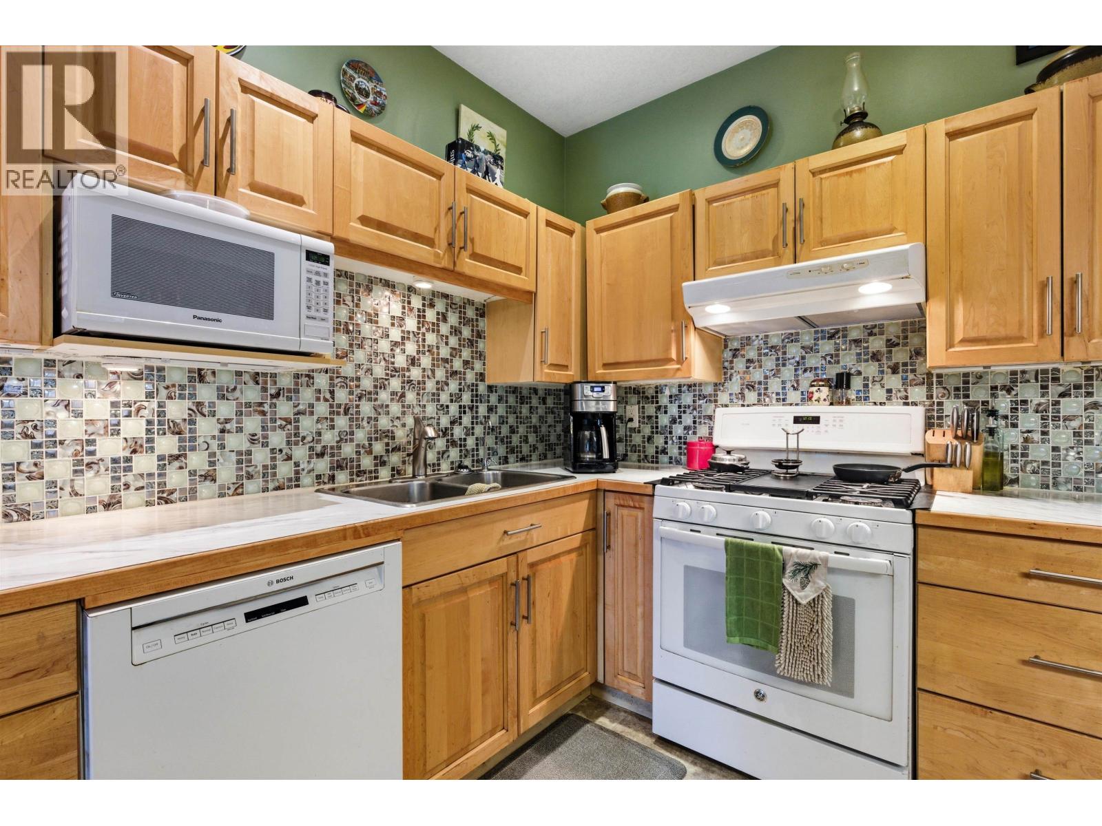 2013 N THIRD AVENUE - 8