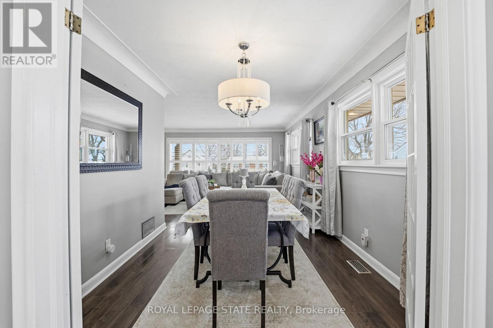 Single Family House Bungalow for Sale in  MOHAWK ROAD W Hamilton (Mountview) 